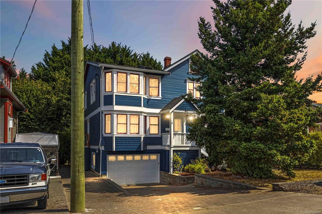 Third View of 362 Ker Ave, Saanich, BC, V9A 2B5