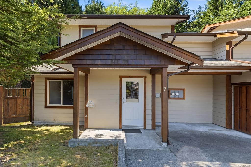 1626 Holly Cres, 1048060, BC,