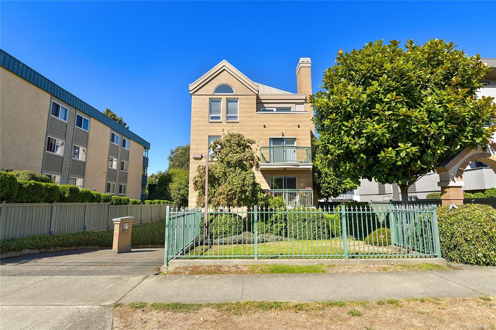 Third View of 1037 Richardson St, The Richardson, Victoria, BC, V8V 3C6
