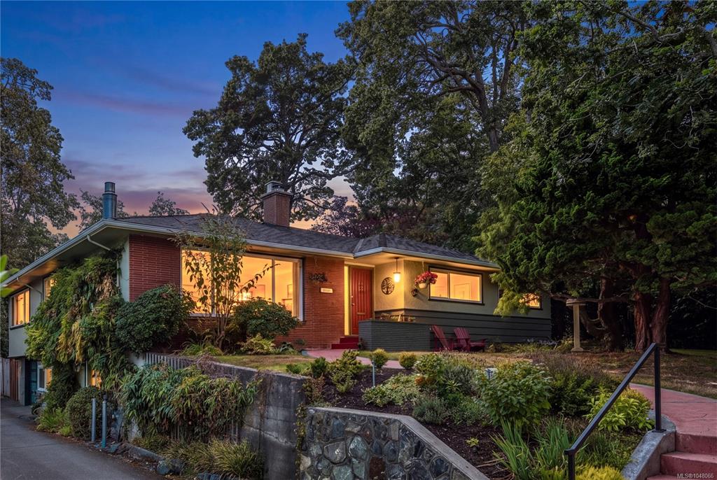 Second View of 2083 Renfrew Rd, Oak Bay, BC, V8P 1S3