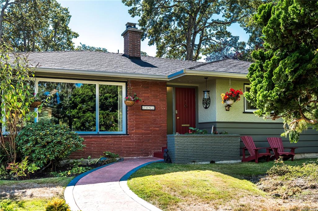 Fourth View of 2083 Renfrew Rd, Oak Bay, BC, V8P 1S3