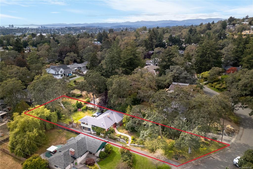 Fifth View of 2083 Renfrew Rd, Oak Bay, BC, V8P 1S3
