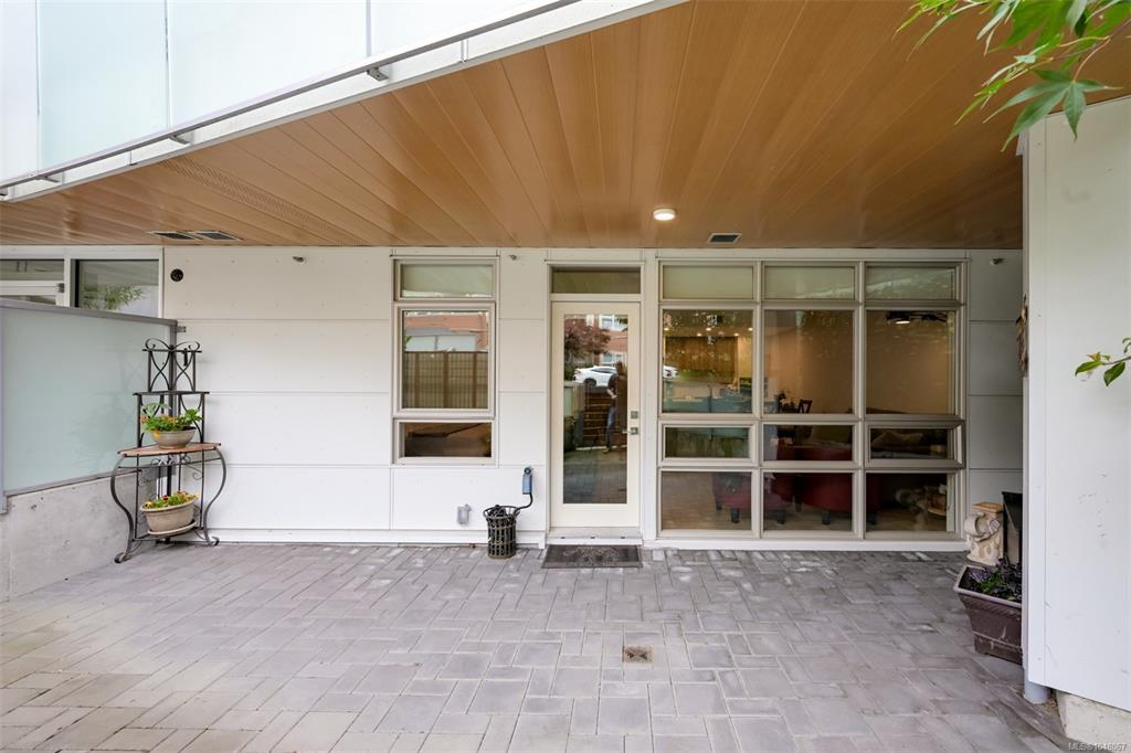 Fifth View of 881 Short St, Saanich, BC, V8X 0B7