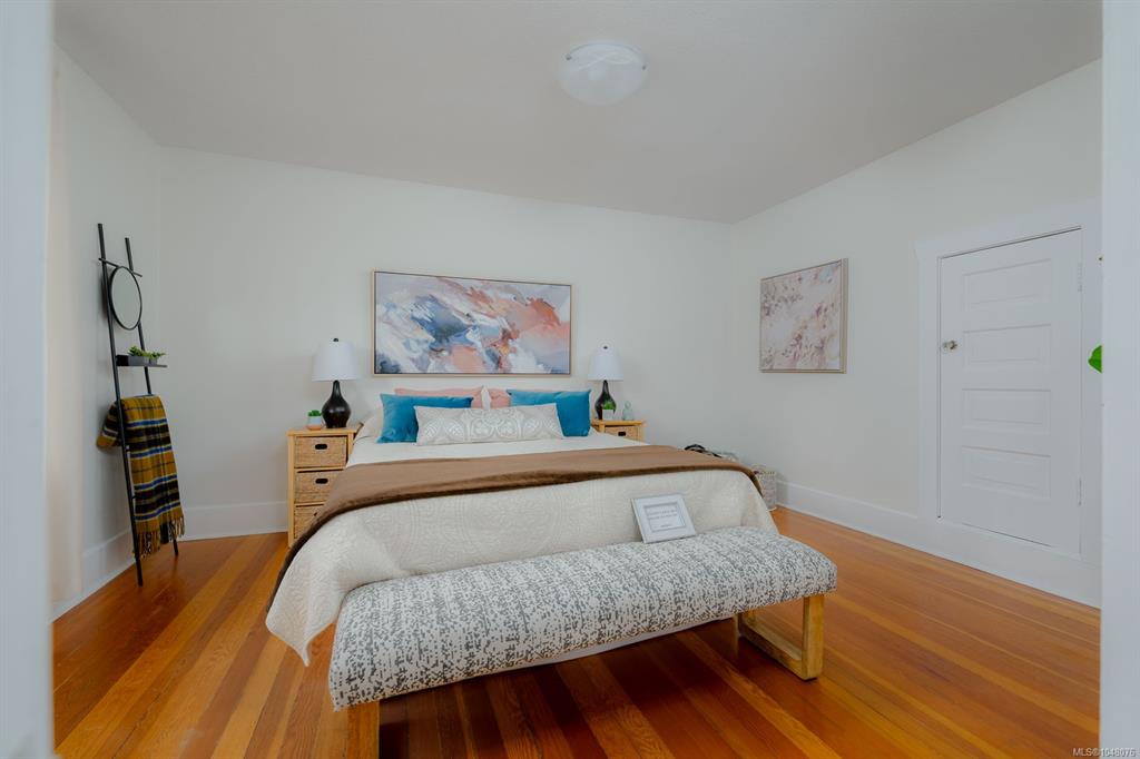 Fifth View of 350 Vincent Ave, Saanich, BC, V9A 2G7