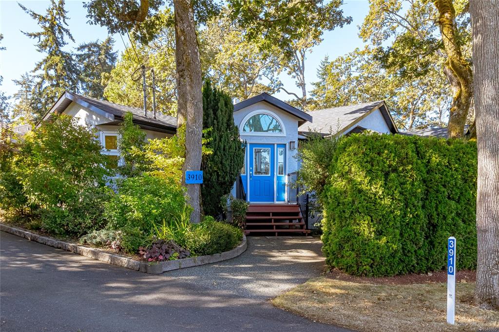 3910 Cedar Hill Cross Rd, 1048085, BC,