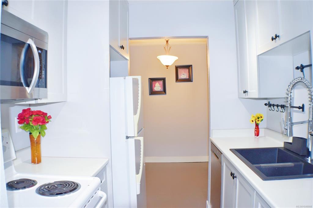 Fourth View of 1870 Mckenzie Ave, Saanich, BC, V8N 4X3