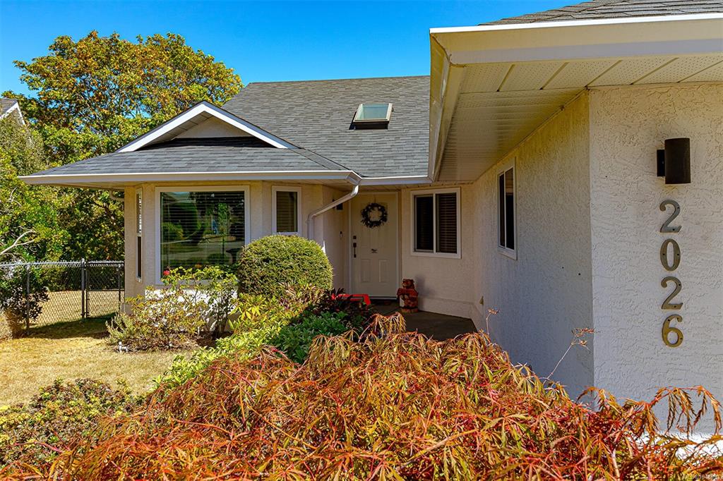 Third View of 2026 Bowcott Pl, Sidney, BC, V8L 5A1