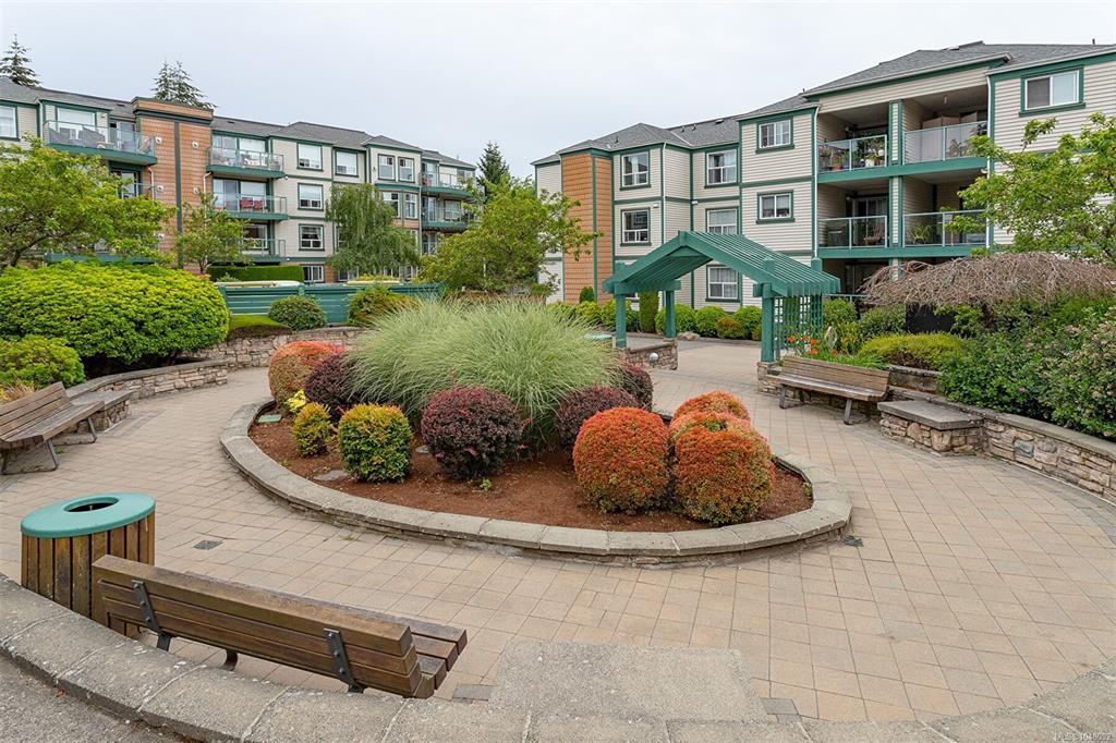 Third View of 898 Vernon Ave, Chelsea Green, Saanich, BC, V8X 2W6