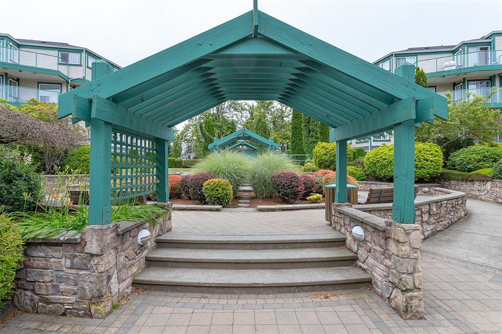 Fourth View of 898 Vernon Ave, Chelsea Green, Saanich, BC, V8X 2W6
