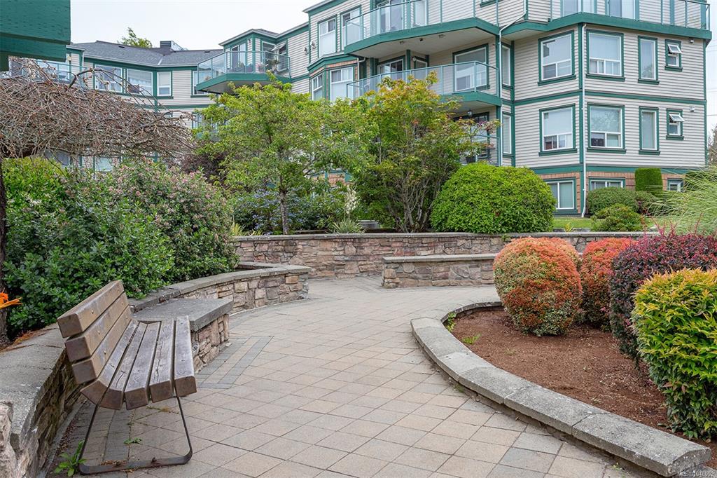 Fifth View of 898 Vernon Ave, Chelsea Green, Saanich, BC, V8X 2W6