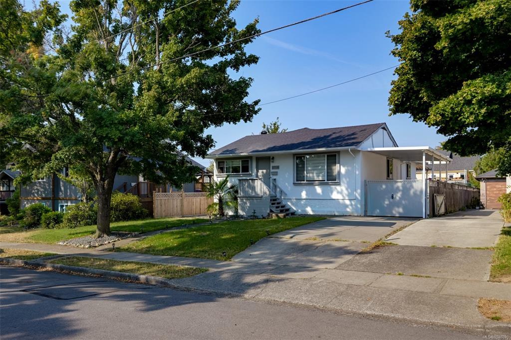 Third View of 2710 Victor St, Victoria, BC, V8R 4E4