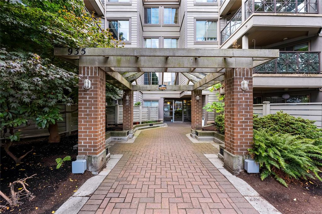 935 Johnson St, 1048115, BC,