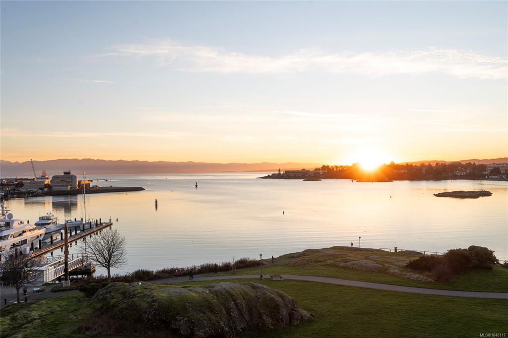 Fifth View of 203 Kimta Rd, Victoria, BC, V9A 6T5