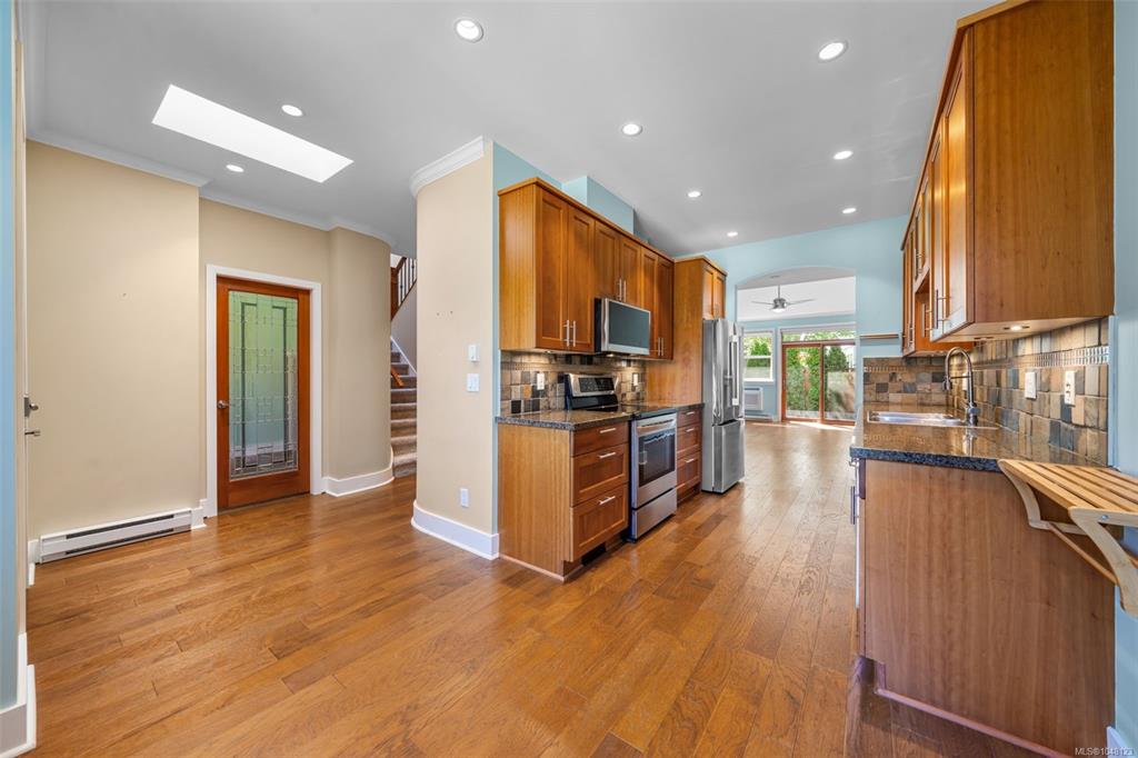 Fifth View of 10520 Mcdonald Park Rd, North Saanich, BC, V8L 0A3