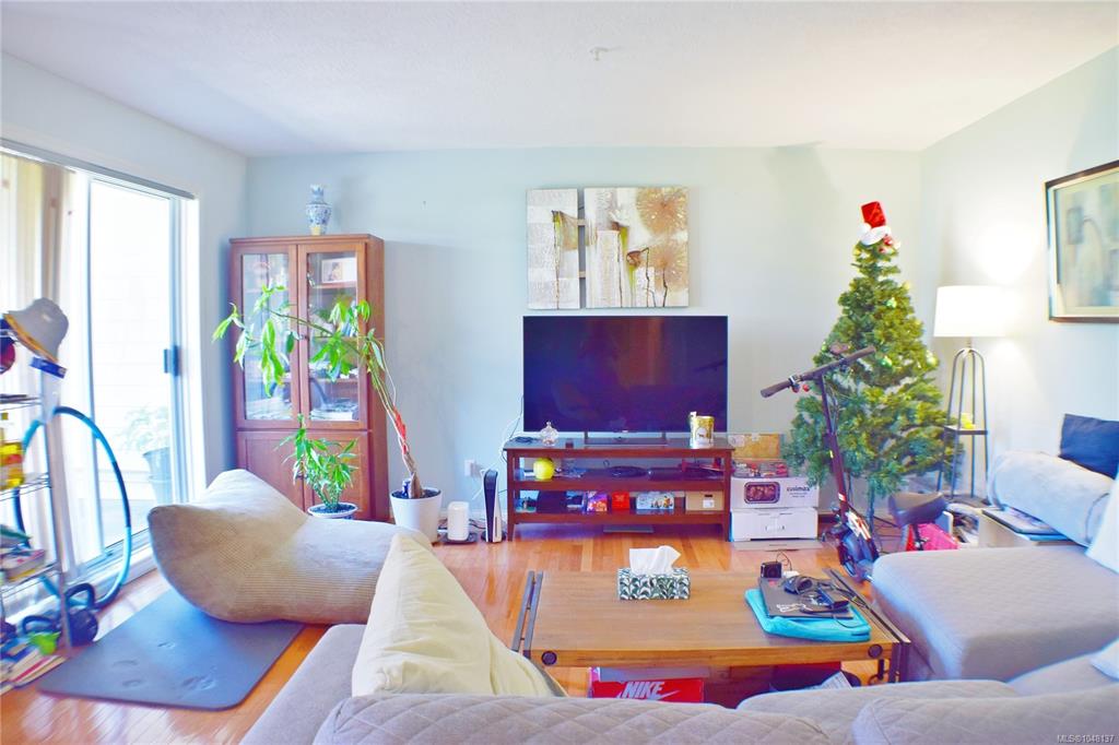 1694 Cedar Hill Cross Rd, 1048137, BC,