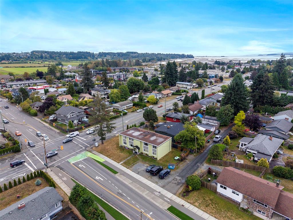 Fifth View of 504 17th St, Courtenay, BC, V9N 1Y8