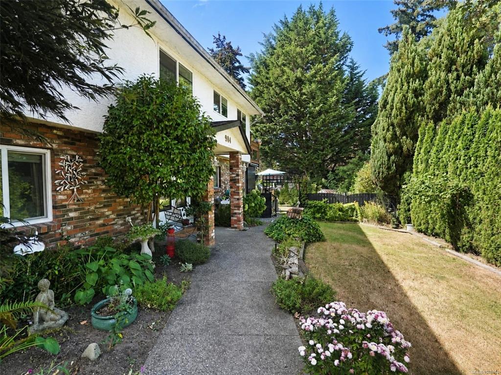 Third View of 904 Rankin Rd, Esquimalt, BC, V9A 6V6