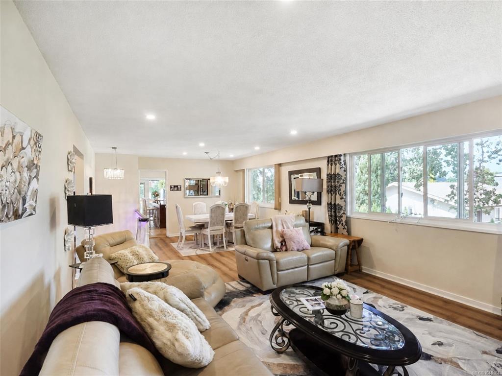 Fifth View of 904 Rankin Rd, Esquimalt, BC, V9A 6V6