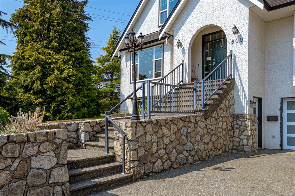 Fifth View of 600 Judah St, Saanich, BC, V8Z 2K2