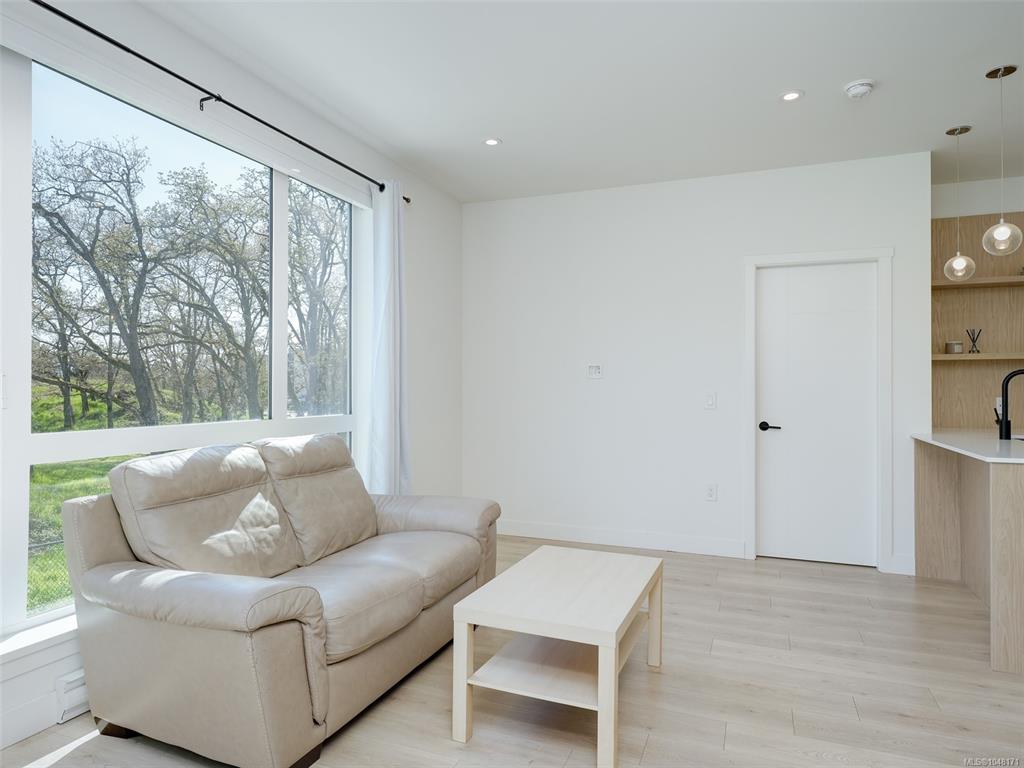 Fourth View of 1301 Hillside Ave, Sparrow, Victoria, BC, V8T 2B3
