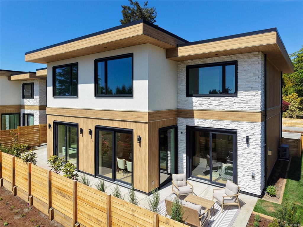 Fifth View of 3022 Cadboro Bay Rd, Oak Bay, BC, V8R 5J9