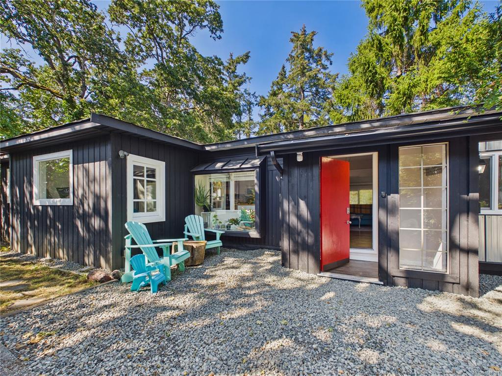 Third View of 1201 Craigflower Rd, View Royal, BC, V9A 2X9