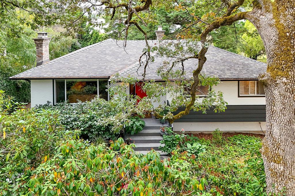 3960 Cumberland Rd, 1048182, BC,
