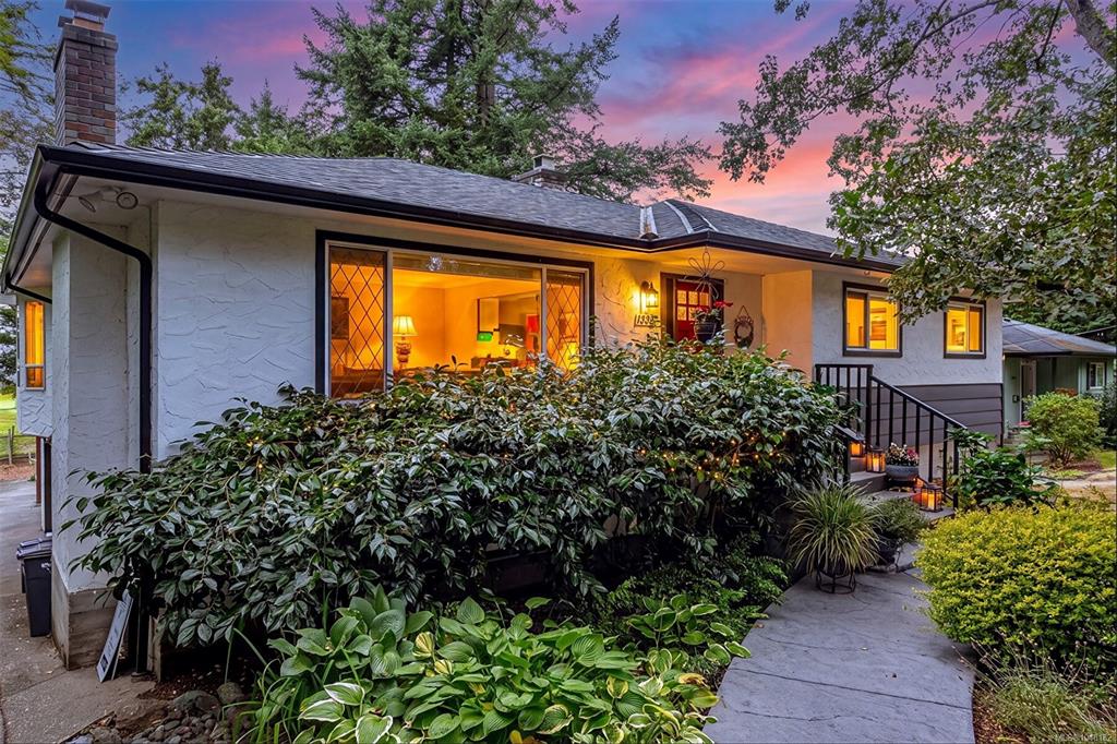 Third View of 3960 Cumberland Rd, Saanich, BC, V8P 3J8