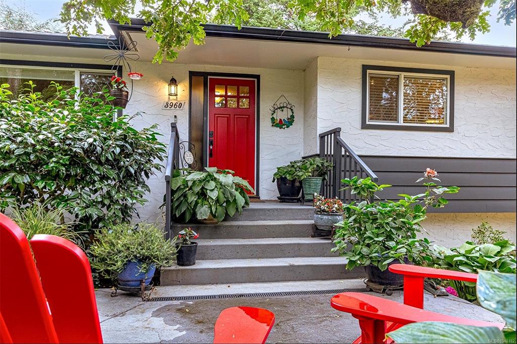 Fourth View of 3960 Cumberland Rd, Saanich, BC, V8P 3J8