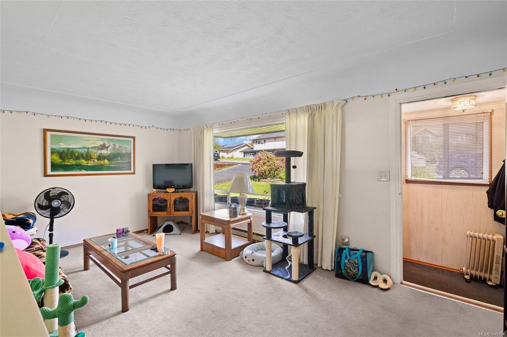 Fifth View of 625 Broadway St, Saanich, BC, V8Z 2G5