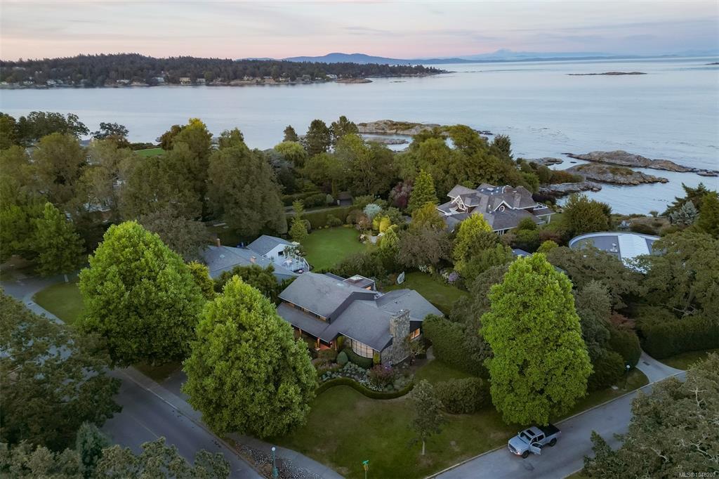 Third View of 3055 Beach Dr, Oak Bay, BC, V8R 6L5