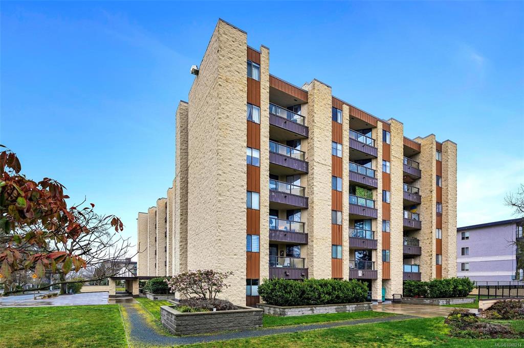 1745 Leighton Rd, 1048214, BC,