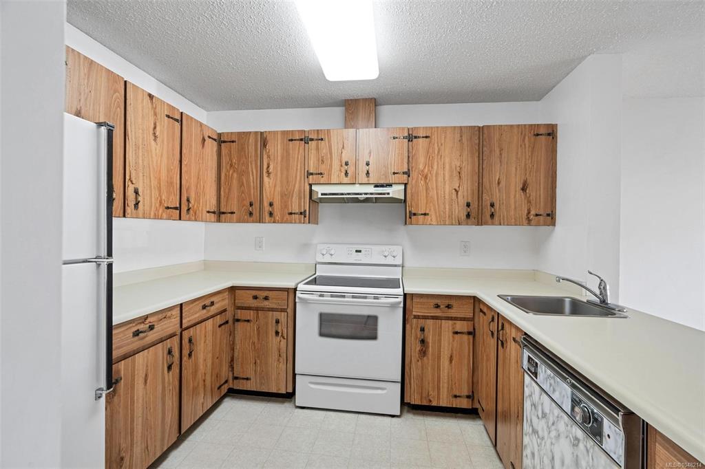 Fourth View of 1745 Leighton Rd, Victoria, BC, V8R 6R6