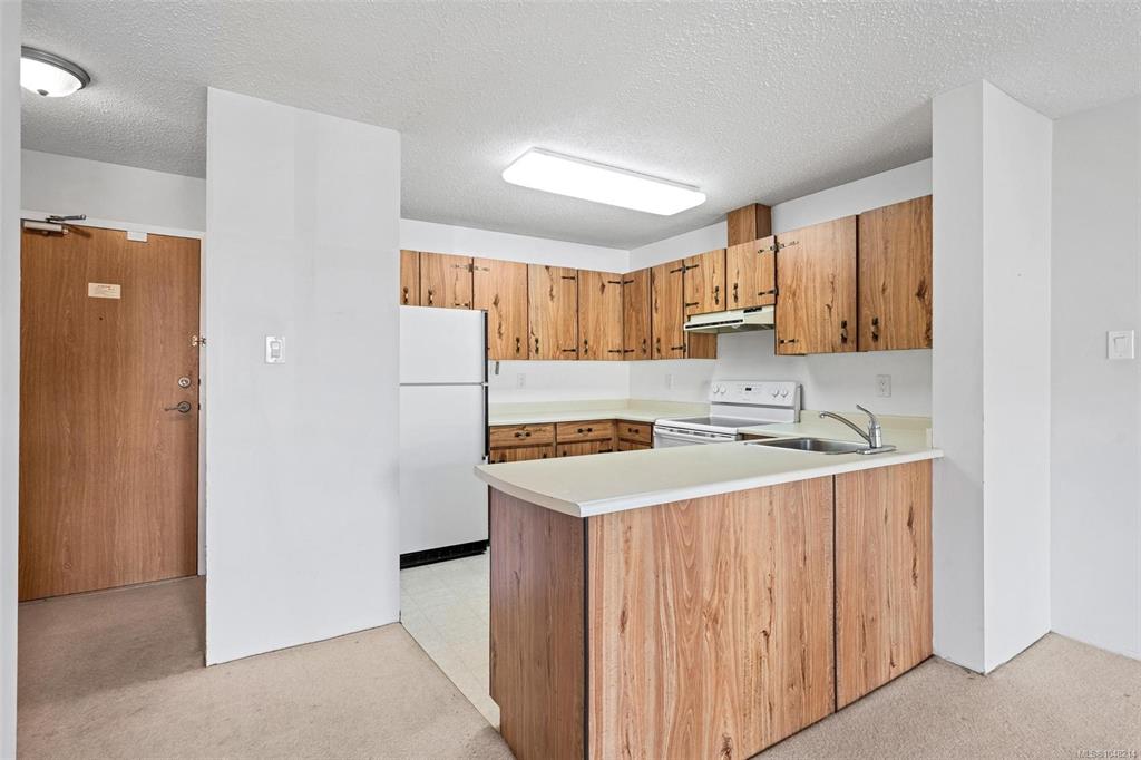 Fifth View of 1745 Leighton Rd, Victoria, BC, V8R 6R6