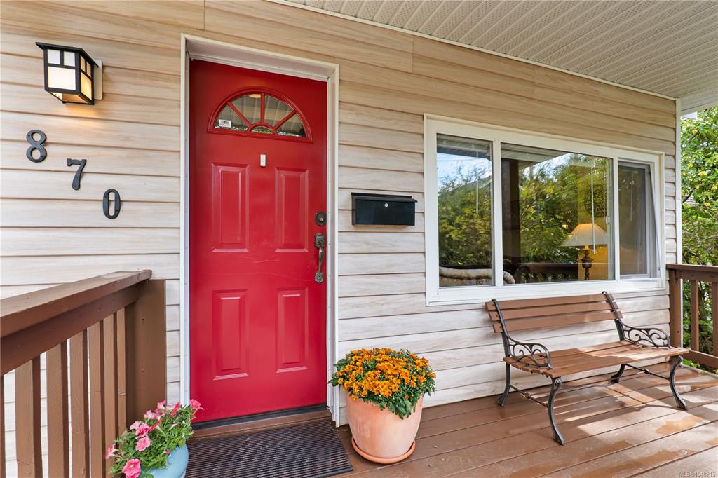 Third View of 870 Brett Ave, Saanich, BC, V8X 2Z6