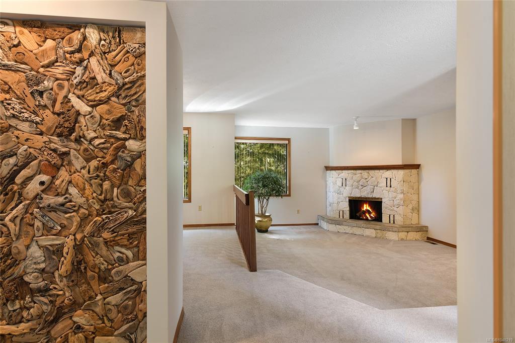 Fourth View of 4404 Meadowood Pl, Saanich, BC, V8X 4V7