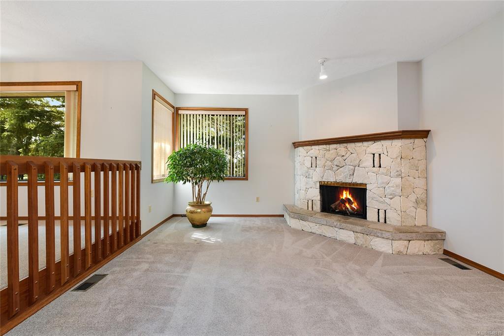 Fifth View of 4404 Meadowood Pl, Saanich, BC, V8X 4V7