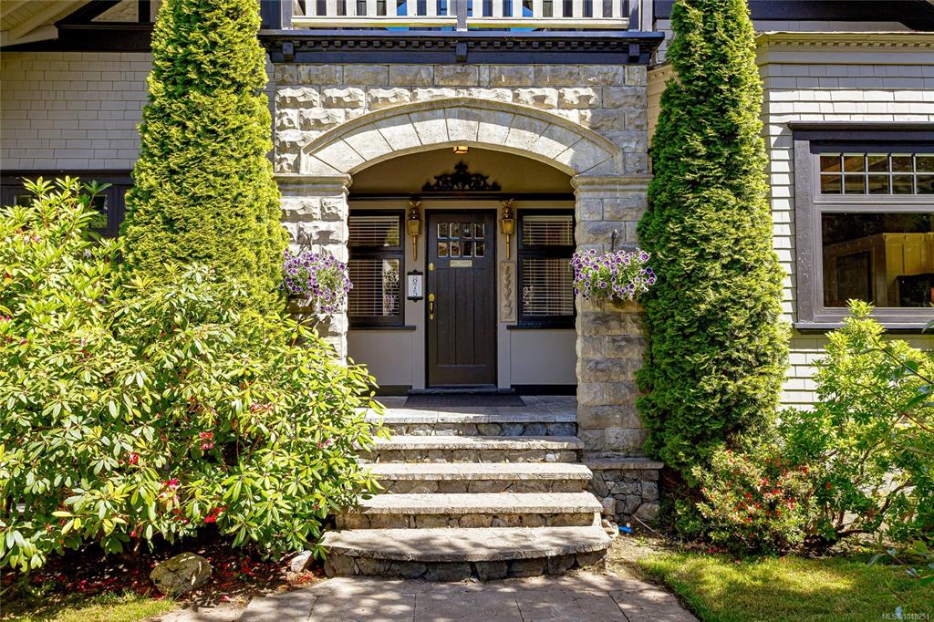 Fifth View of 875 Richmond Ave, Victoria, BC, V8S 3Z2