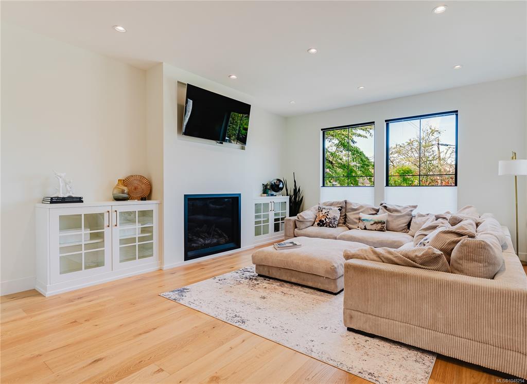 Second View of 63 Boyd St, Victoria, BC, V8V 2C8