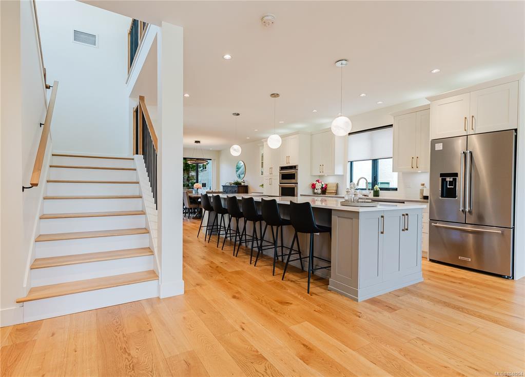 Fifth View of 63 Boyd St, Victoria, BC, V8V 2C8