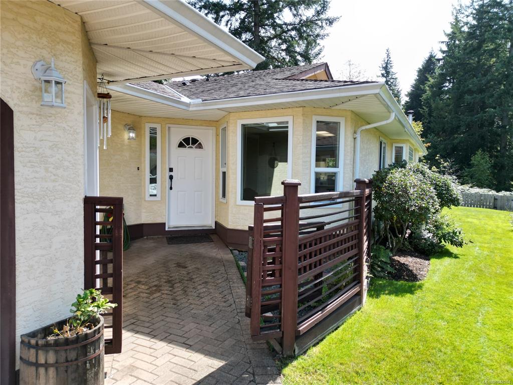 Third View of 605 Rockland Rd, Penny Lane, Campbell River, BC, V9W 7X1