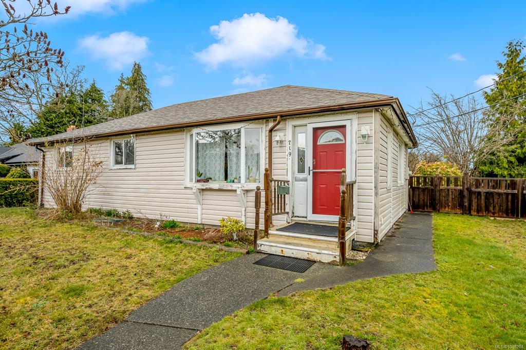 Second View of 719 8th St, Courtenay, BC, V9N 1N6