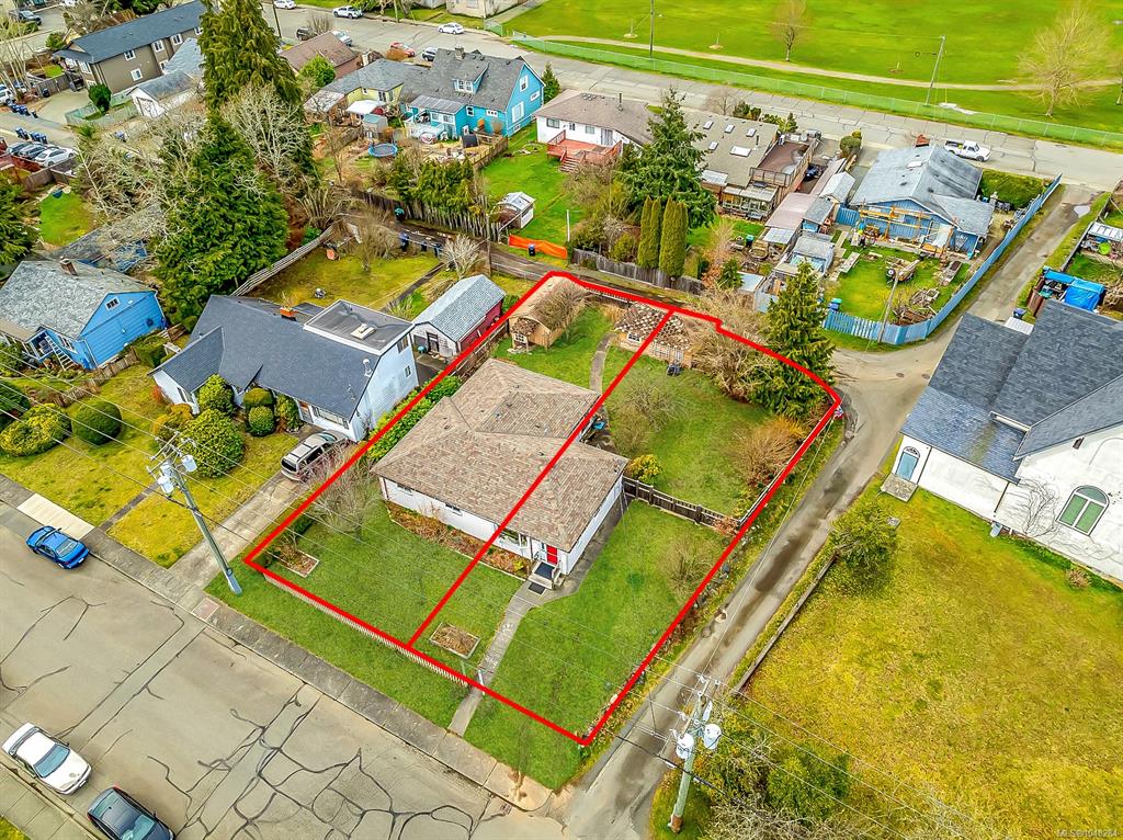 Fifth View of 719 8th St, Courtenay, BC, V9N 1N6