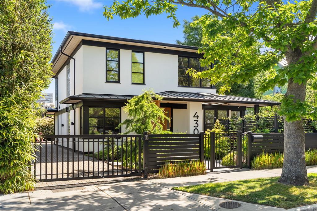 Second View of 430 Luxton Ave, Victoria, BC, V8V 1C9