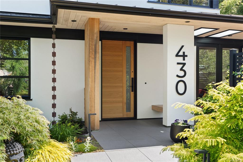 Third View of 430 Luxton Ave, Victoria, BC, V8V 1C9