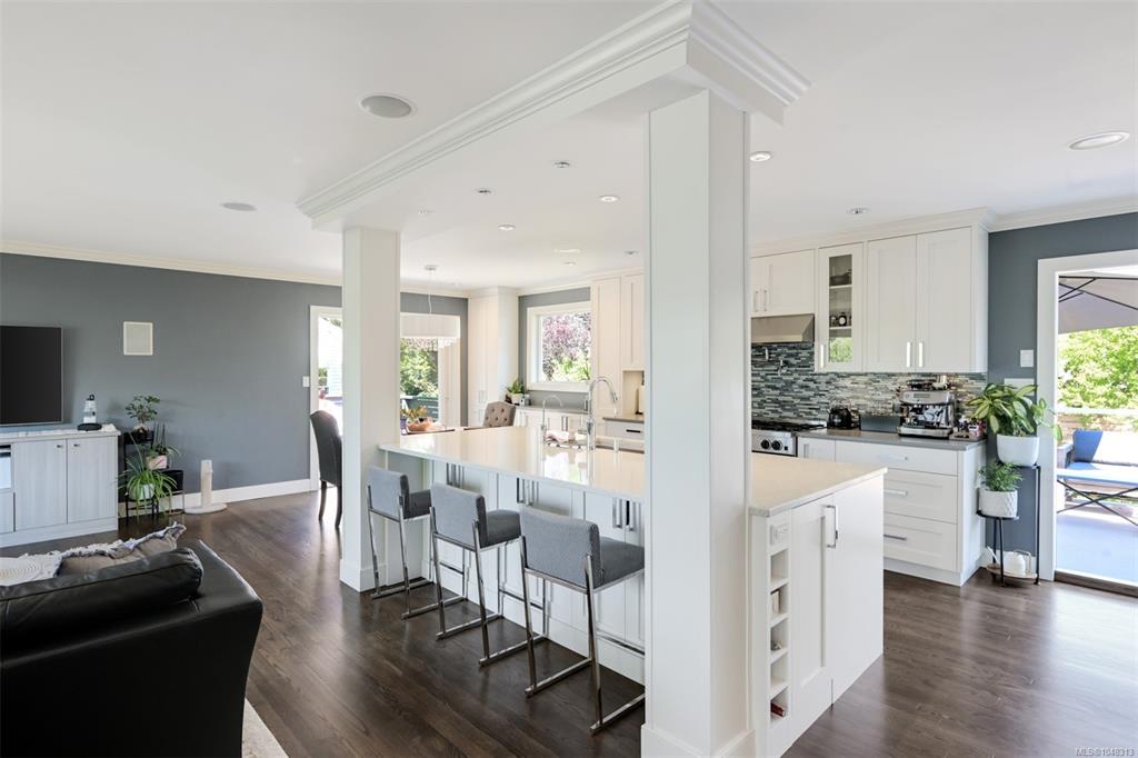 Fifth View of 1762 Midgard Ave, Saanich, BC, V8P 2Y7