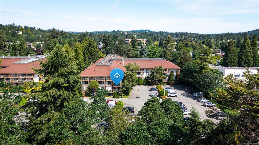 Fifth View of 1009 Mckenzie Ave, Royal Woods, Saanich, BC, V8X 4B1