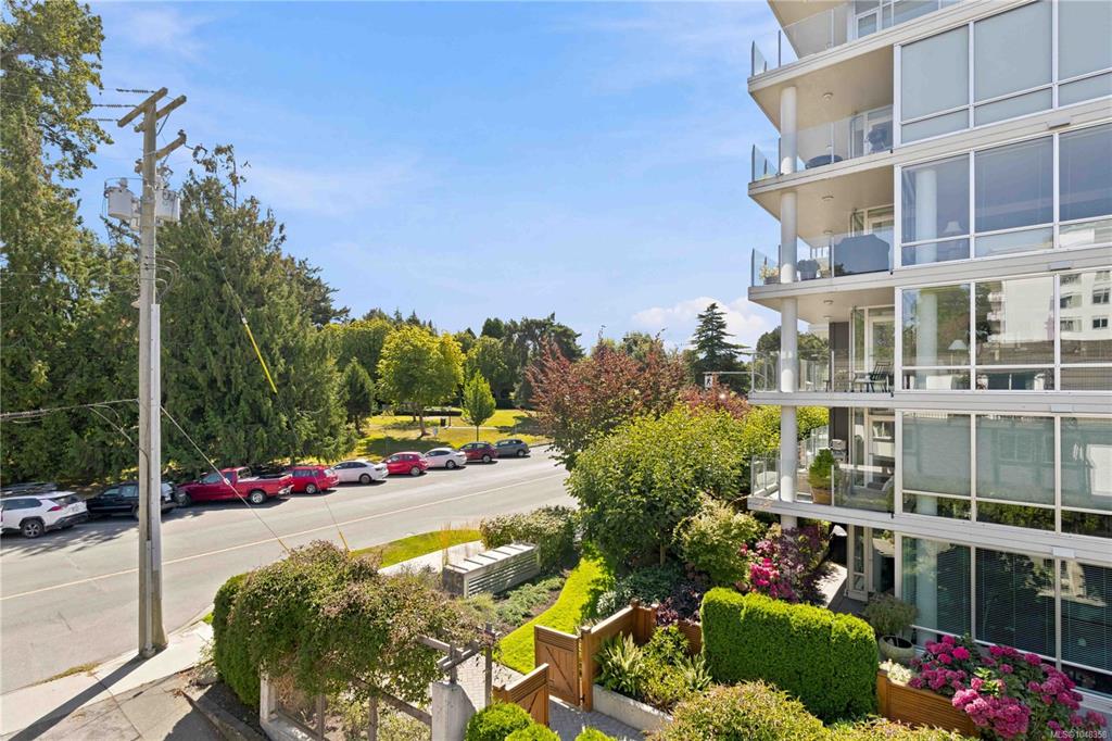 210 Douglas St, 1048358, BC,