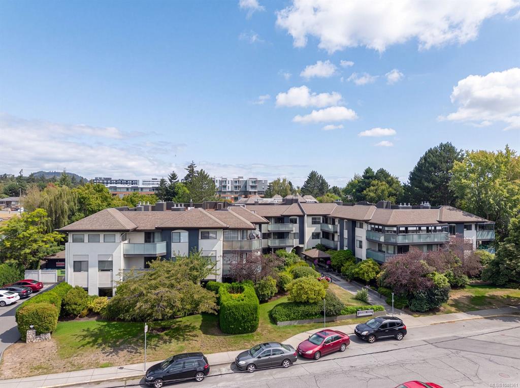 Fourth View of 3900 Shelbourne St, Saanich, BC, V8P 4H8