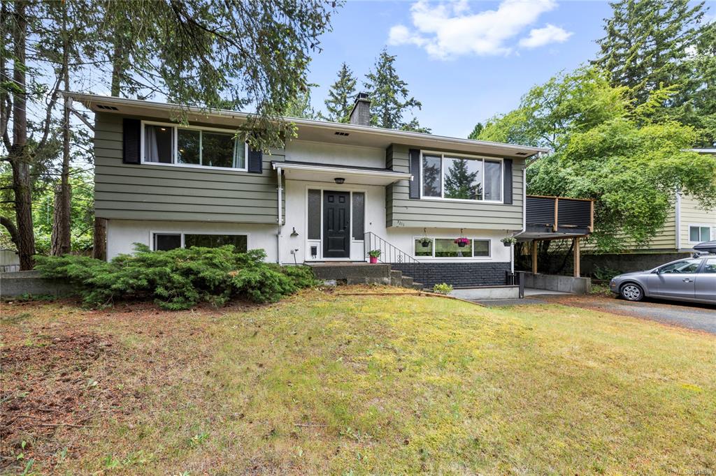 Third View of 3211 Uplands Dr, Nanaimo, BC, V9T 2T2